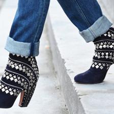 街拍最犀利！搶先預(yù)覽2012春夏國(guó)內(nèi)貿(mào)易代理美鞋新風(fēng)尚