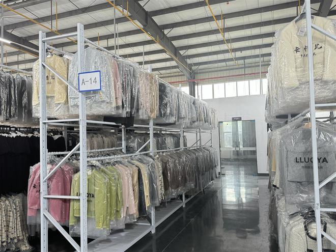 天門服裝創奇跡 五十家企業與四百名主播聯袂，首日帶貨六十萬件激揚二千萬巨潮